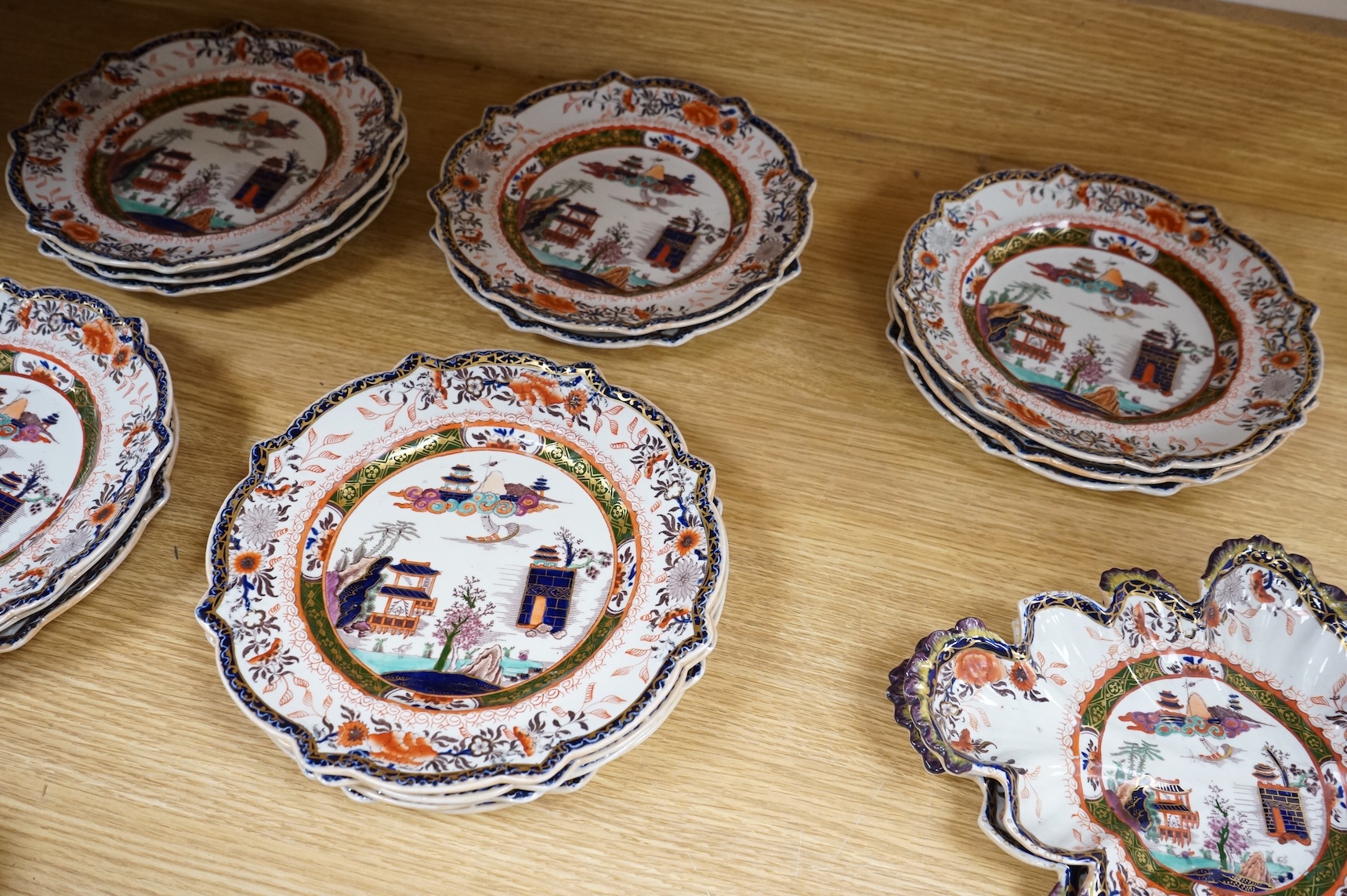 A Mason’s ironstone chinoiserie pattern part dessert service, c.1830-50, comport 15.5cm high